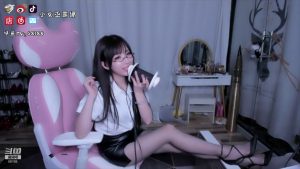 ASMR LUNA 小女巫露娜 舔耳和口腔音-助眠云视听