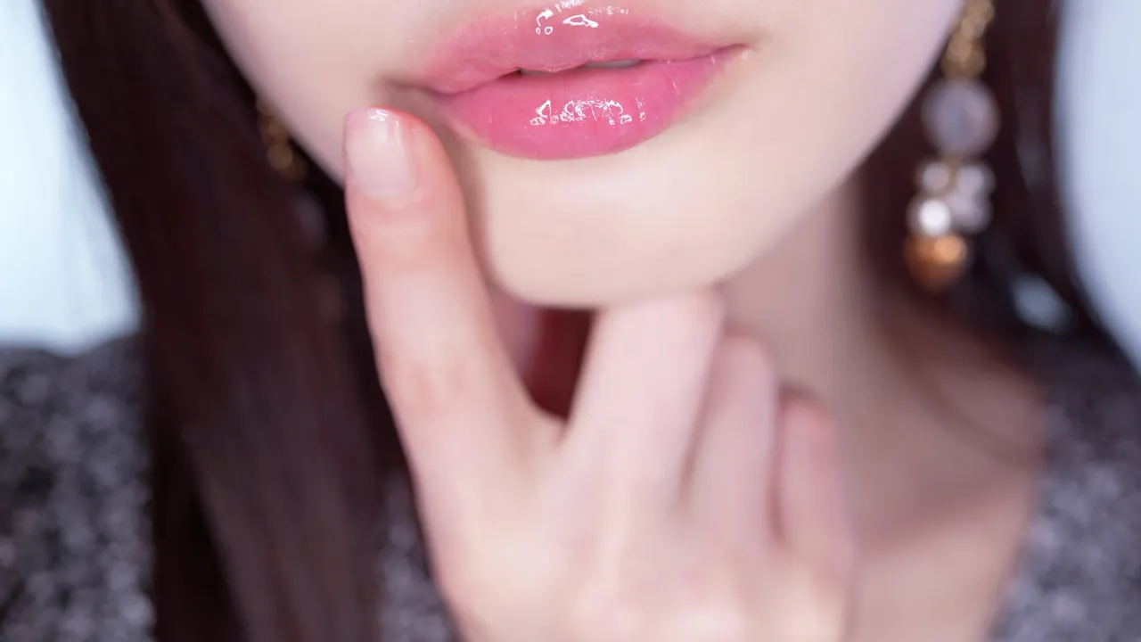 ASMR CHAM16种唇部护理和化妆常规-耳语、敏感声音插图 ASMR CHAM16种唇部护理和化妆常规-耳语、敏感声音插图