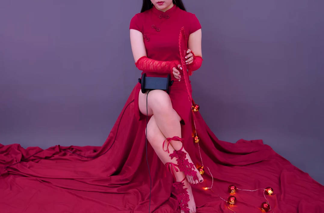 晓爱-ASMR 新年福利 红色旗袍折扇中国风-助眠云视听