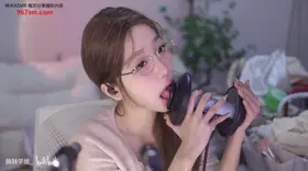 酥酥学姐_金丝眼镜的舔耳-助眠云视听
