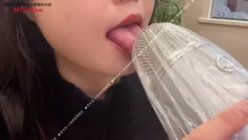 小鱼晕晕要睡觉_舔塑料浴帽麦-助眠云视听