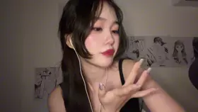 你的好朋友西州_嗦嗦手指_近景舌头展示略略路_吐口水_这个博主总喜欢玩点变态的-助眠云视听
