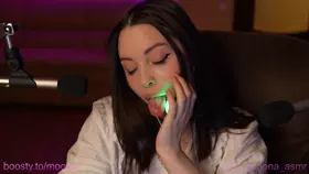 moona_舔_Moona_sucking_and_licking_her_plug-助眠云视听