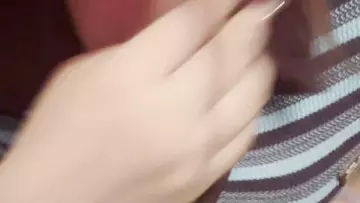 小春助眠_胸部衣物刮擦-助眠云视听